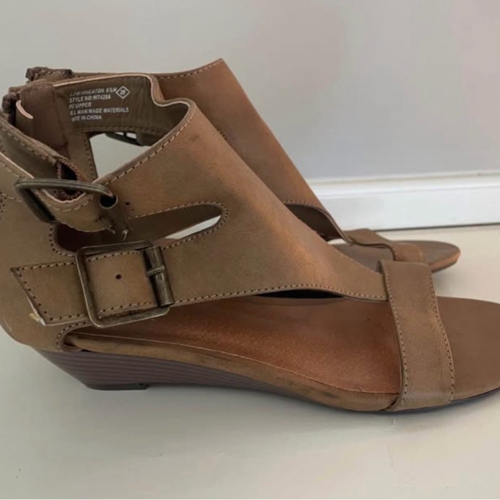 London Fog Tan Wedge Sandals
